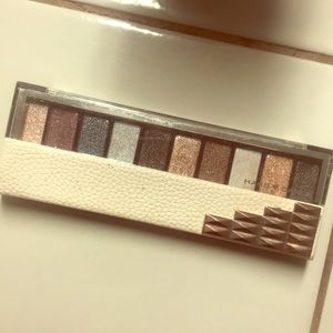 👯‍♀️ Hard Candy eyeshadow, free in bundle!!